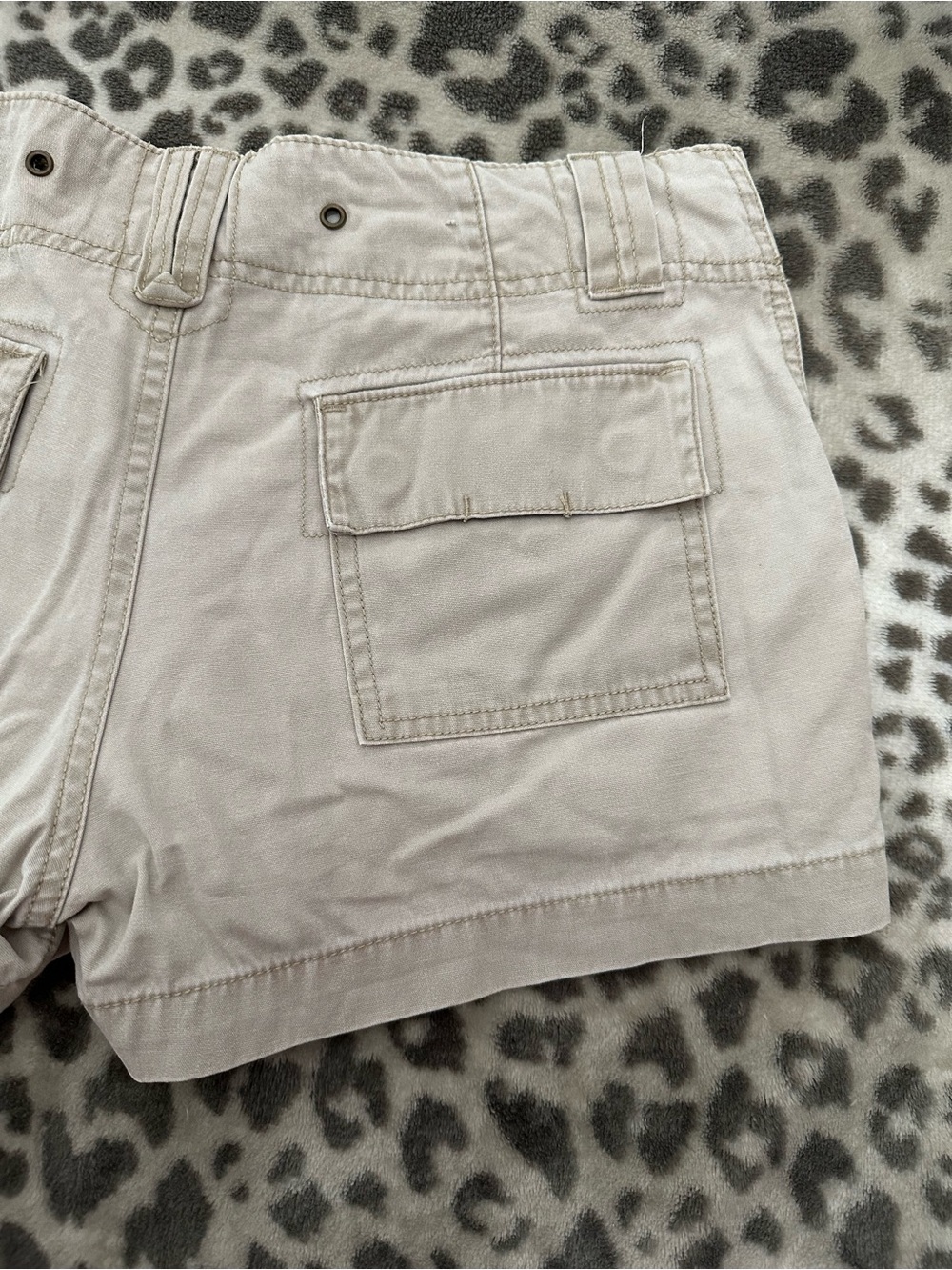 Y2K Mossimo Low Rise Flap Pocket Khaki Shorts in Light Tan Size 5 Juniors - Picture 11 of 16
